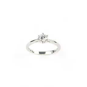 Anello solitario con zircone in oro bianco
