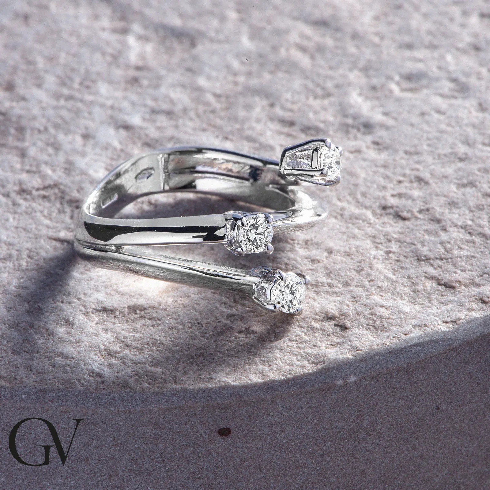 Anello Trilogy in Oro bianco 18k con Diamanti ct. 0,32