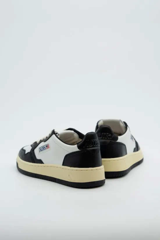 AUTRY MEDALIST LOW SNEAKER WOM AULW WB01