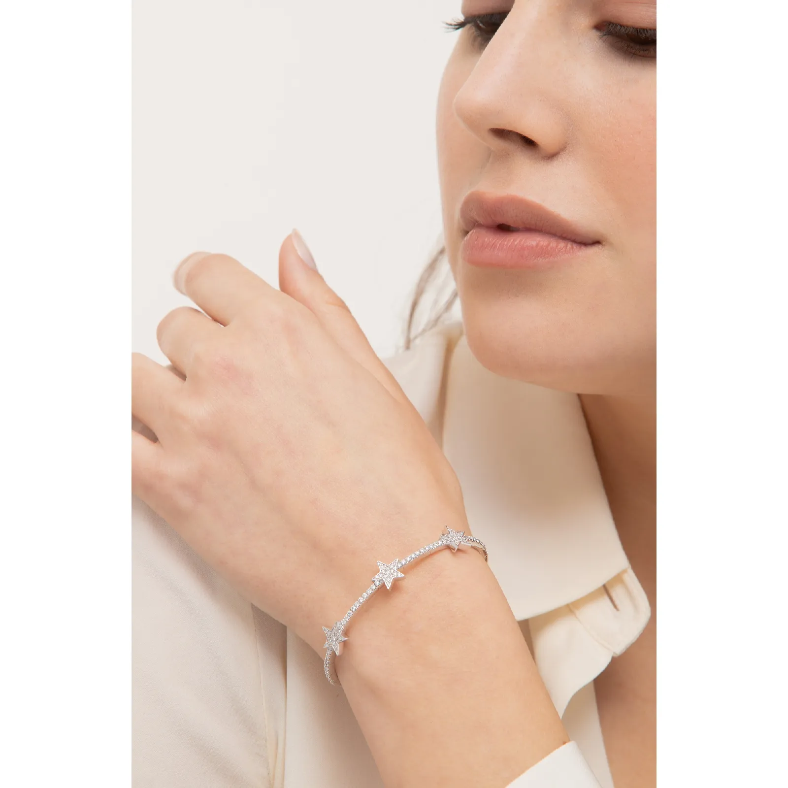 Bracciale con stelle di diamanti in oro bianco