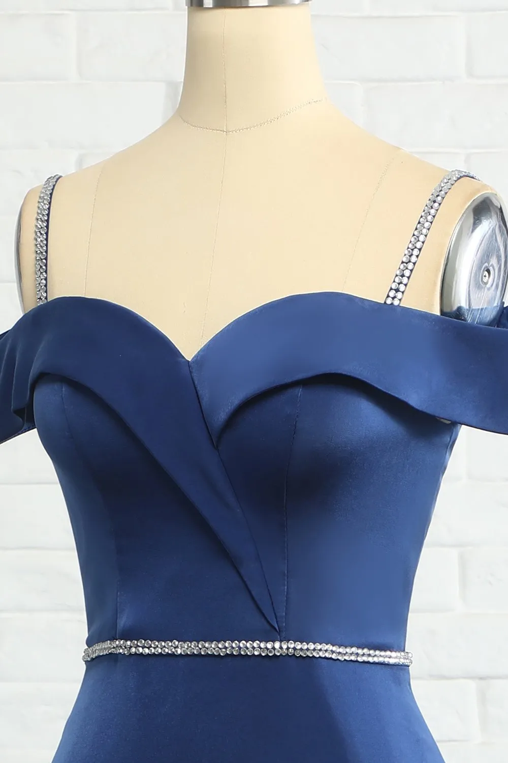 Sirena Off the Shoulder Navy Abito da damigella d'onore con perlina