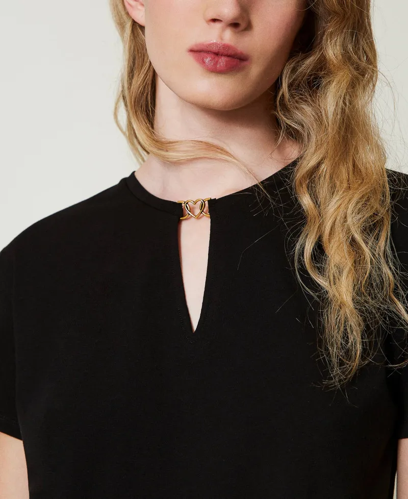 T-shirt con morsetto a cuore